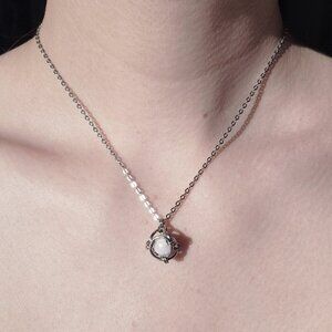 Vintage elegant silver pearl necklace with a delicate chain
